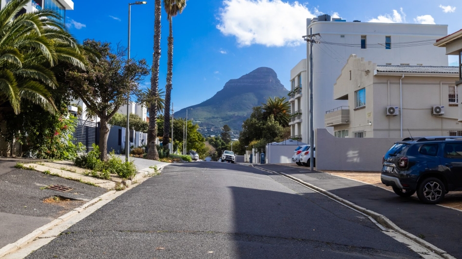 2 Bedroom Property for Sale in Vredehoek Western Cape
